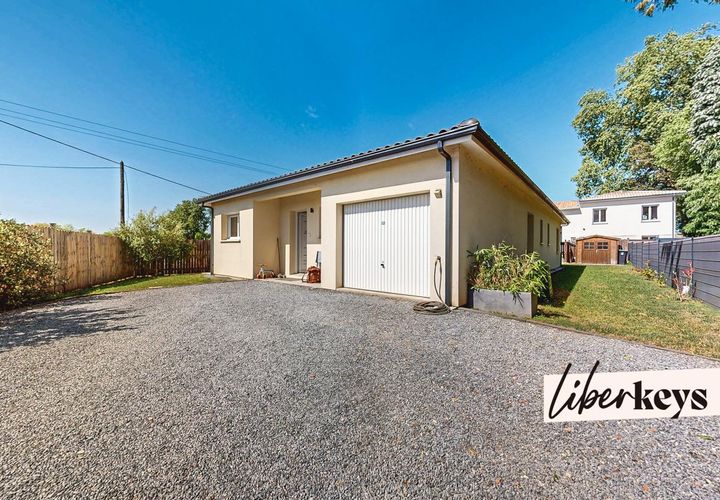 Villa a Saint-Medard-d'Eyrans, Gironde, Saint-Medard-d'Eyrans - € 400.000 | Ref: DOM31341 - foto 1