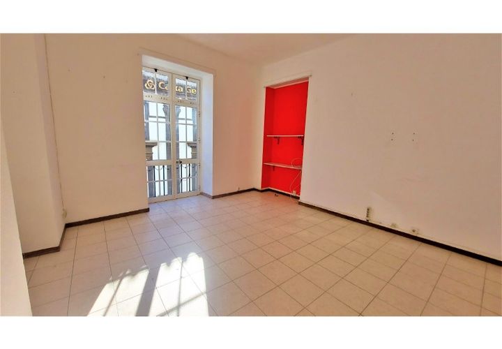 L'establiment comercial a Se, Madeira, Se - € 600/mes | Ref: 0026 - foto 1