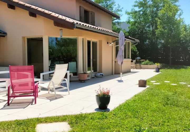 Villa a Saint-Genis-Laval, Rhone, Saint-Genis-Laval - € 2.870/mes | Ref: 876613 - foto 1