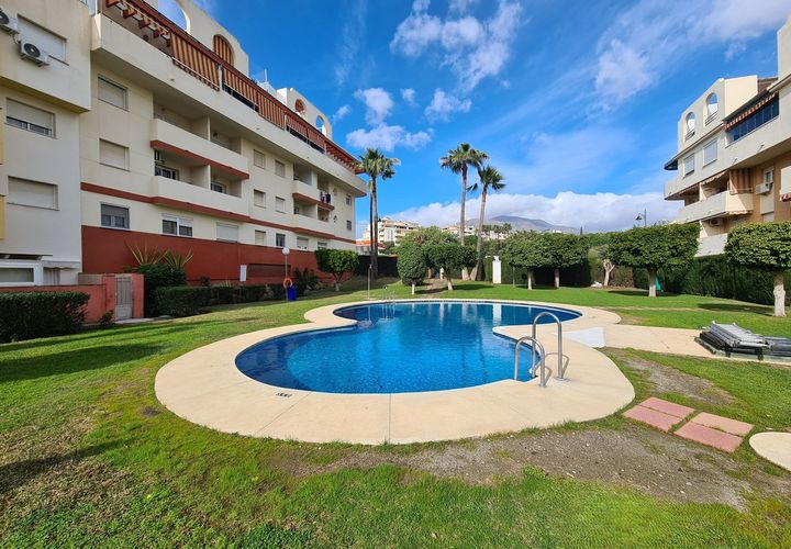 Villa i Estepona, Malaga, Estepona - € 325 000 | Ref: MLSC2395263 - foto 1