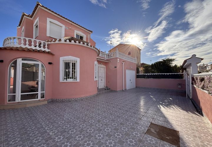 Villa a Playa Flamenca, Alicante, Playa Flamenca - € 349.000 | Ref: 748884 - foto 1