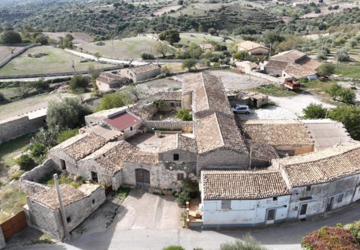 Landejendom i Modica, Ragusa, Modica - € 135.000 | Ref: L 1083 - foto 1