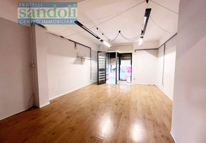 L'establiment comercial a Vercelli, Vercelli, Vercelli - € 400/mes | Ref: 2348 - foto 1
