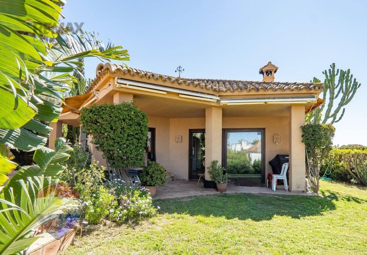 Villa en Marbella, Malaga, Marbella - € 2.150.000 | Ref: 7272-01023/7272 - photo 1