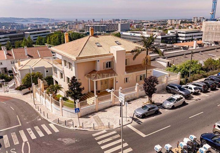 Villa i Amadora, Lisbon, Amadora - € 1.799.000 | Ref: C0483-01846 - foto 1