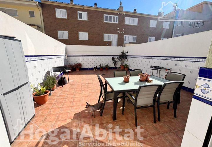 Rækkehus i Chiva, Valencia, Chiva - € 330.000 | Ref: 040RAF330.VXZ-A/3716 - foto 1