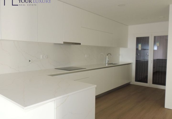Villa i Amadora, Lisbon, Amadora - € 698.000 | Ref: YL1024(2) - foto 1