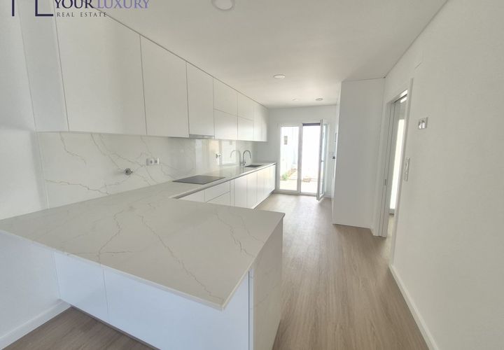 Villa en Amadora, Lisbon, Amadora - € 698.000 | Ref: YL1024(2) - photo 1