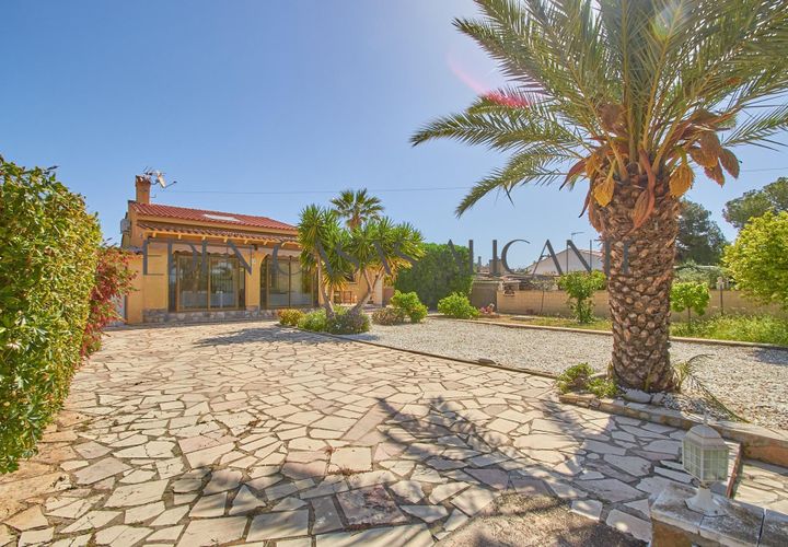 Villa i Busot, Alicante, Busot - € 415 000 | Ref: 01490/8734 - foto 1