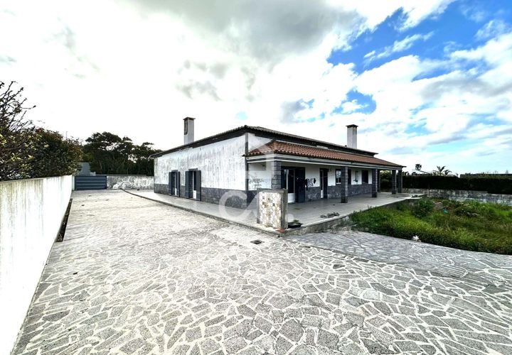 Villa a Rabo de Peixe, Sao Miguel, Rabo de Peixe - € 1.150.000 | Ref: 326/M/03724 - foto 1