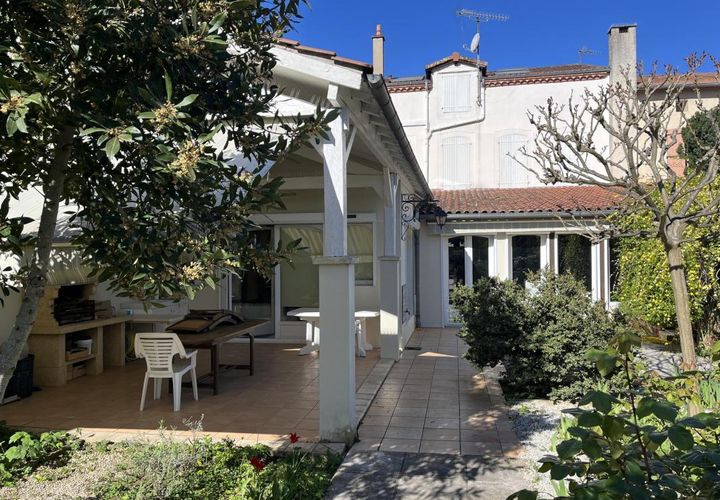 Villa a Albi, Tarn, Albi - € 650.000 | Ref: AJ4671 - foto 1