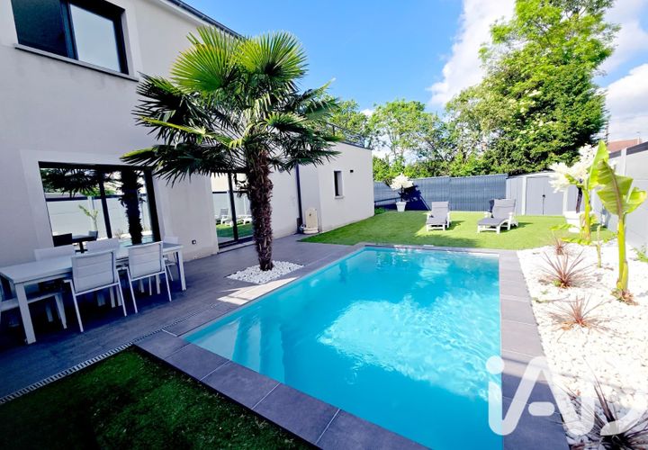 Villa a Orleans, Loiret, Orleans - € 639.990 | Ref: 105243 - foto 1