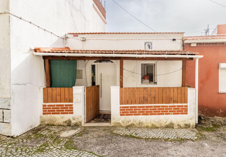 Villa i Loures, Lisbon, Loures - € 152.500 | Ref: C0383-01367 - foto 1