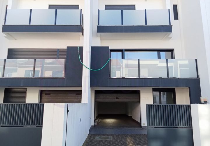 Rekkehus i Corroios, Setubal, Corroios - € 555 000 | Ref: 138 - foto 1