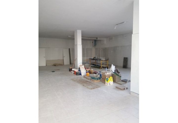 Erhvervsejendom i Amadora, Lisbon, Amadora - € 260.000 | Ref: AP7487 - foto 1