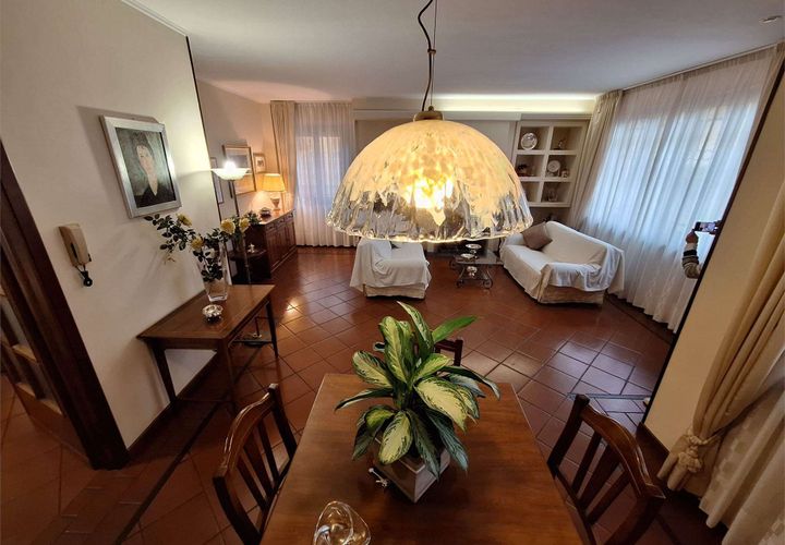 Villa a Montecatini Terme, Pistoia, Montecatini Terme - € 615.000 | Ref: V1376-1137951 - foto 1