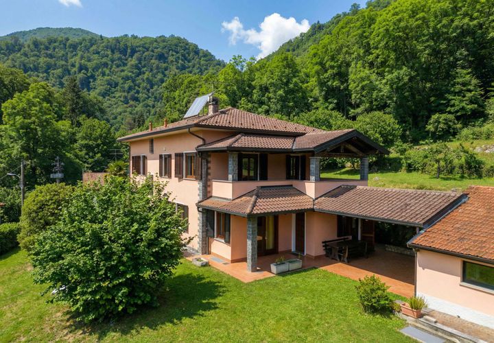 Villa i Cuveglio, Varese, Cuveglio - € 490.000 | Ref: W-02THRF-1140059 - foto 1