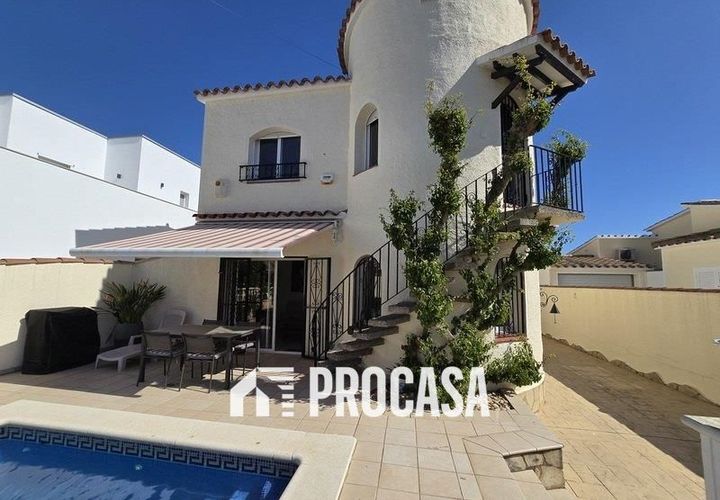 Villa i Empuriabrava, Gerona, Empuriabrava - € 495.000 | Ref: 4268 - foto 1