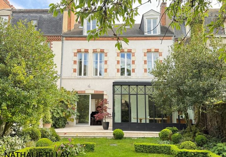 Villa a Orleans, Loiret, Orleans - € 899.000 | Ref: 340939489533 - foto 1