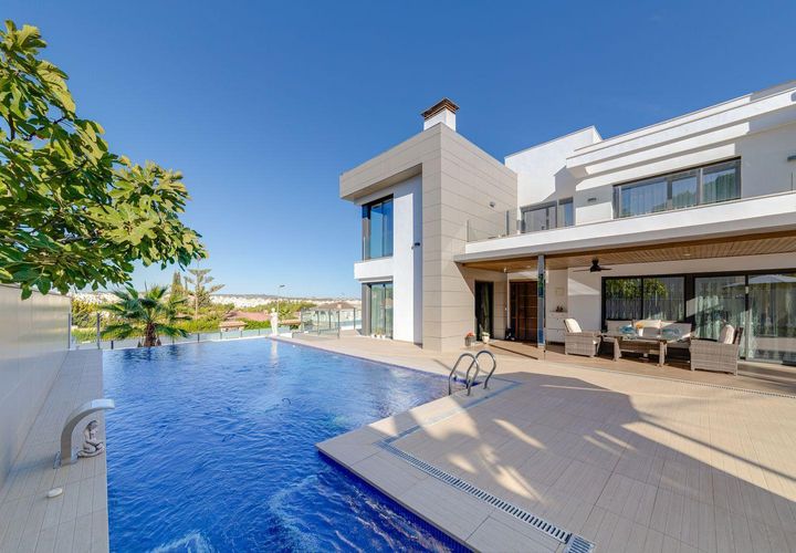 Villa i Torrevieja, Alicante, Torrevieja - € 1.275.000 | Ref: MLSC9796614 - foto 1