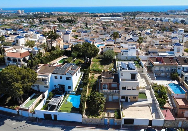 Villa i Torrevieja, Alicante, Torrevieja - € 289.000 | Ref: 21-MK129-776 - foto 1