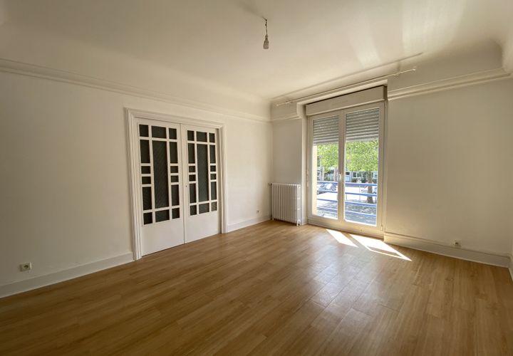 L'establiment comercial a Lorient, Morbihan, Lorient - € 11.724/mes | Ref: LT2217166_BL - foto 1
