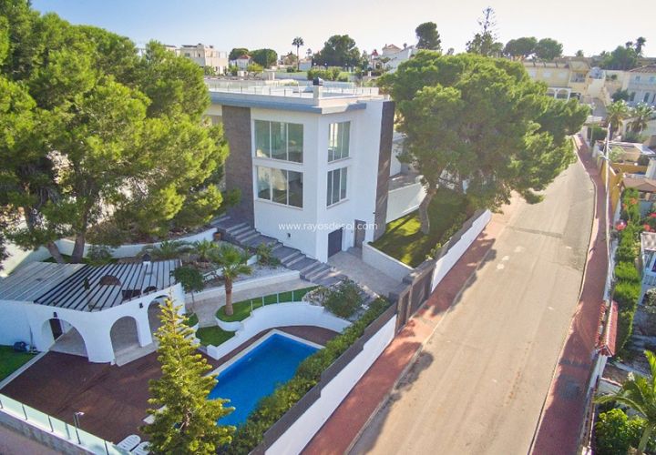 Villa i Torrevieja, Alicante, Torrevieja - € 890.000 | Ref: ES-83061 - foto 1