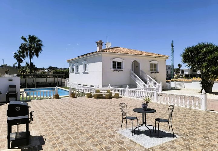 Villa i La Marina, Alicante, La Marina - € 524.900 | Ref: EB486 - foto 1