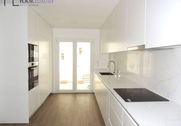 Villa i Amadora, Lisbon, Amadora - € 725.000 | Ref: YL1001 (2) - foto 1