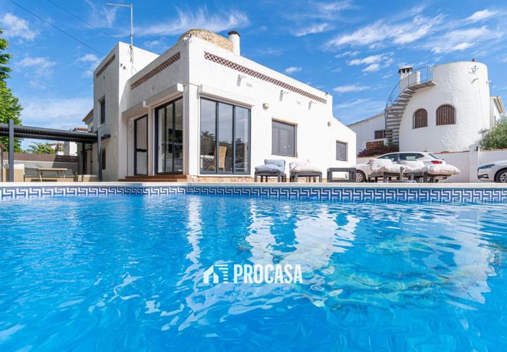 Villa a Empuriabrava, Gerona, Empuriabrava - € 595.000 | Ref: 4275 - foto 1