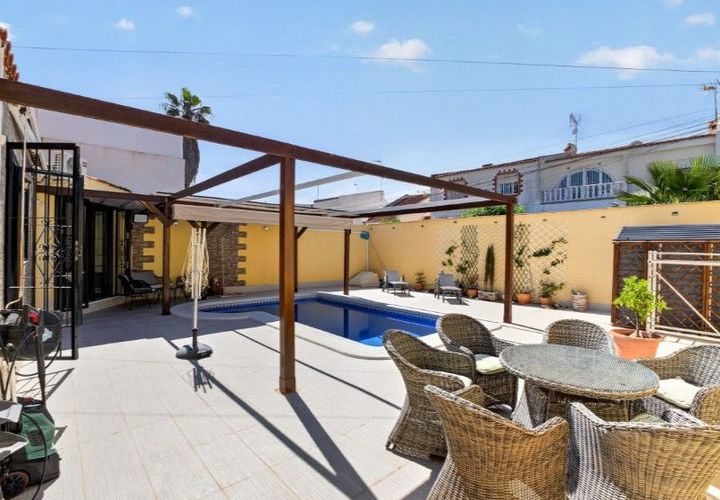 Villa - Torrevieja, Alicante, Torrevieja - € 496 000 | Réf : MLSC2306282/13477 - photo 1