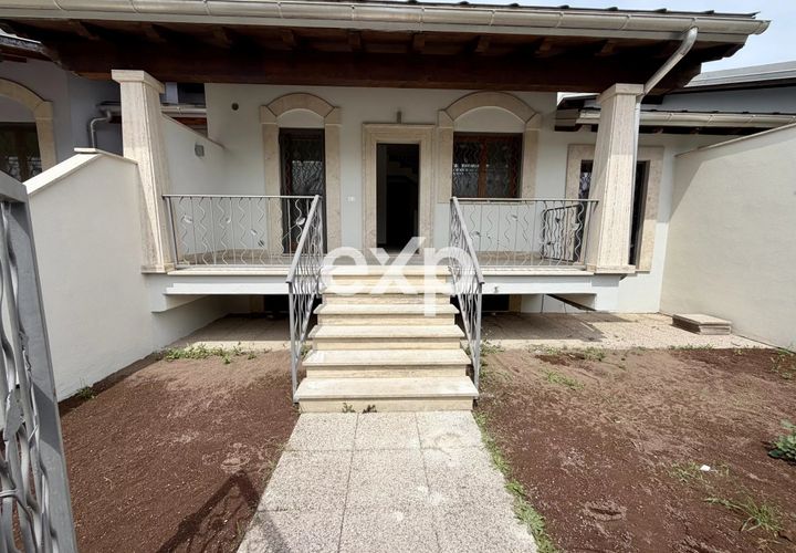 Villa a Rome, Rome, Rome - € 300.000 | Ref: exp-011893 - foto 1