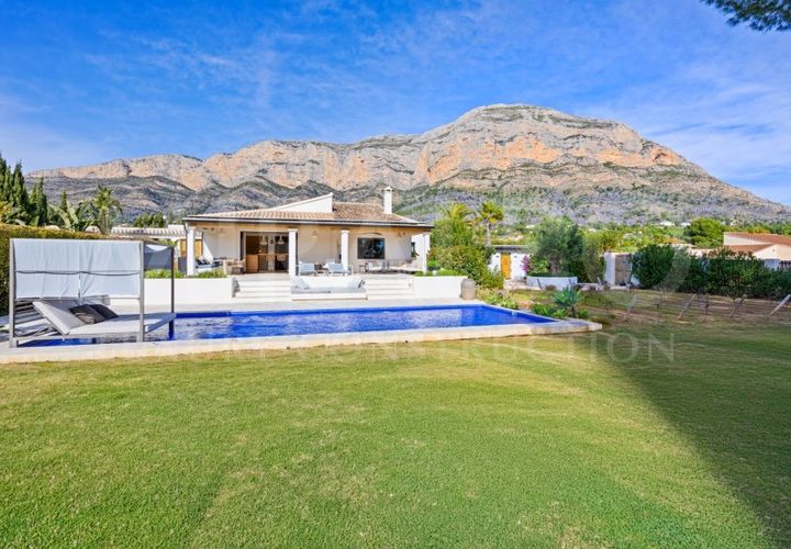 Villa a Montgo, Alicante, Montgo - € 2.190.000 | Ref: MRD24-242 - foto 1