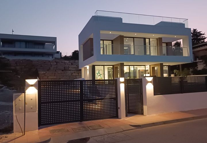 Villa a Estepona, Malaga, Estepona - € 1.395.000 | Ref: BHHS-MAR-05959 - foto 1
