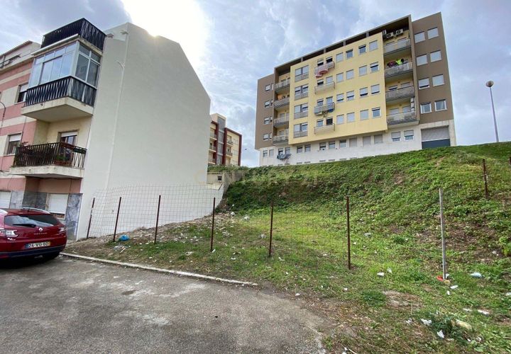 Helårsgrund i Camarate, Lisbon, Camarate - € 85.000 | Ref: C0222-07018 - foto 1