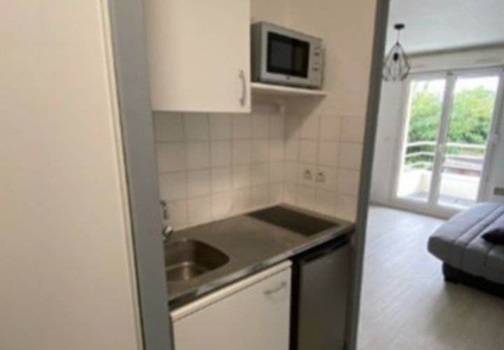 Villa a Talence, Gironde, Talence - € 650/mes | Ref: C2L-260428-ECIR - foto 1