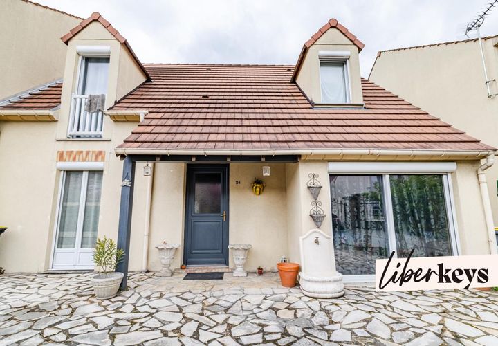 Villa a Stains, Seine-Saint-Denis, Stains - € 329.000 | Ref: DOM25914 - foto 1
