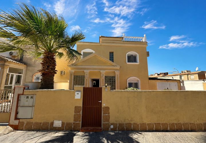 Villa a Torrevieja, Alicante, Torrevieja - € 399.000 | Ref: AG19MLSC3164212 - foto 1