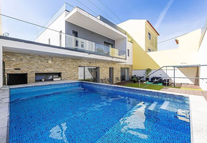 Villa i Odivelas, Lisbon, Odivelas - € 890.000 | Ref: PE-123751718-1 - foto 1
