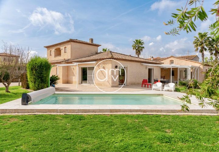 Villa a La Crau, Var, La Crau - € 929.000 | Ref: getkey_u_529601360 - foto 1