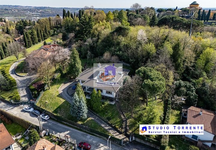 Villa i Inverigo, Como, Inverigo - € 770.000 | Ref: INVE790 - foto 1