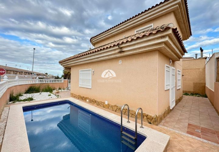 Villa a Torrevieja, Alicante, Torrevieja - € 320.000 | Ref: IH-48909 - foto 1