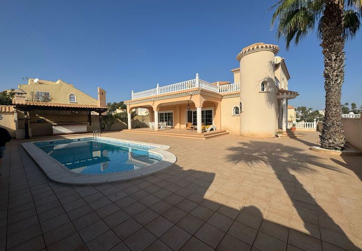 Villa i Playa Flamenca, Alicante, Playa Flamenca - € 860.000 | Ref: F1050X - foto 1