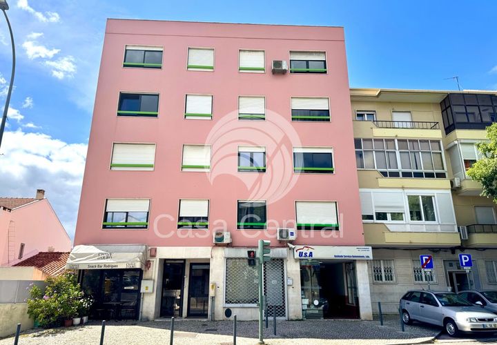 Erhvervsejendom i Amadora, Lisbon, Amadora - € 240.000 | Ref: CC-010260254 - foto 1