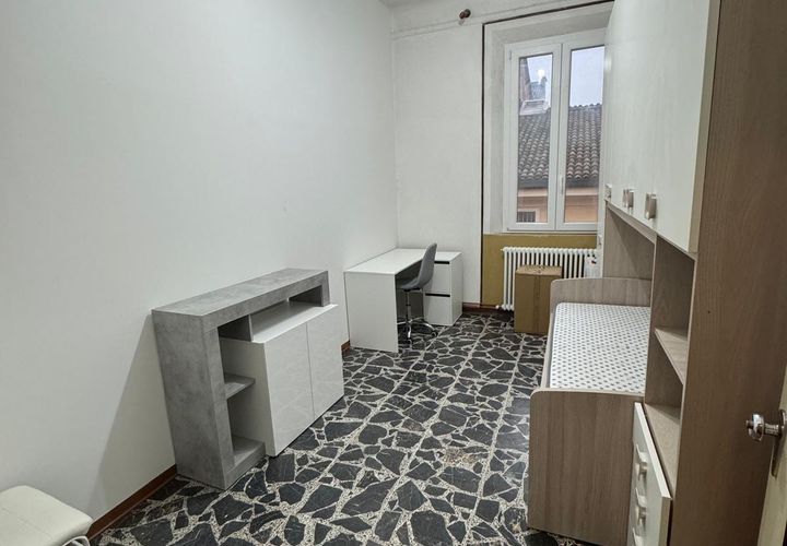 Estudi a Modena, Modena, Modena - € 300/mes | Ref: 2132 - foto 1