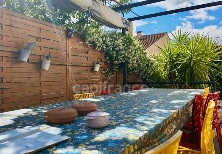 Villa en Arles, Bouches-du-Rhone, Arles - € 424.000 | Ref: 340930575479 - photo 1