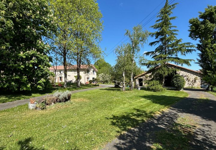 Landejendom i Chantecorps, Deux-Sevres, Chantecorps - € 238.000 | Ref: 830031587806 - foto 1