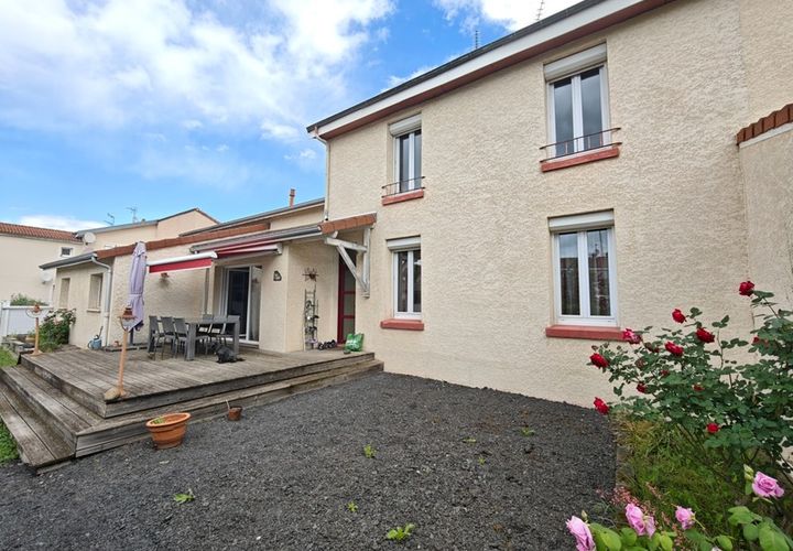 Villa a Clermont-Ferrand, Puy-de-Dome, Clermont-Ferrand - € 236.000 | Ref: 830031442781 - foto 1