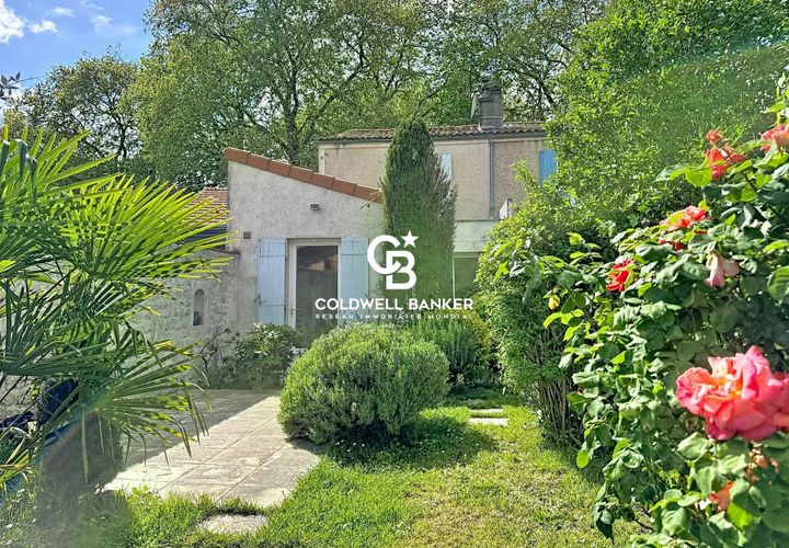 Villa en Saintes, Charente-Maritime, Saintes - € 232.000 | Ref: 005MDC/MR - photo 1