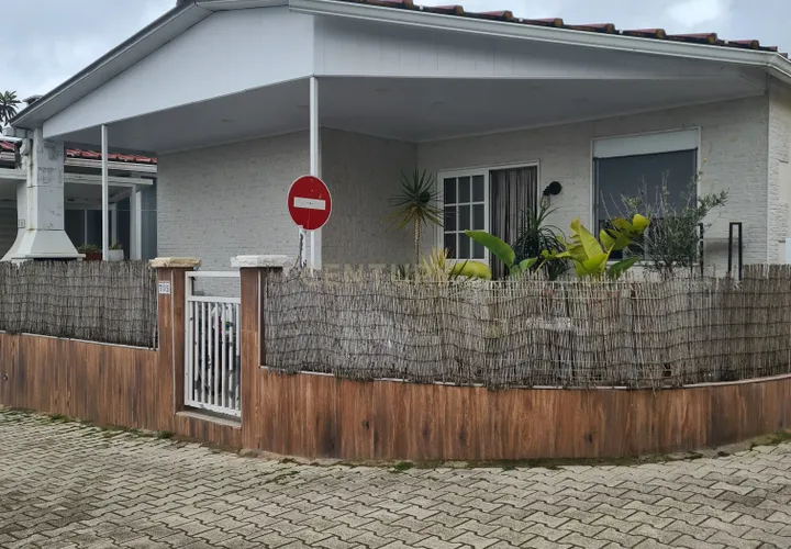 Villa i Almada, Setubal, Almada - € 125.000 | Ref: C0283-01209 - foto 1